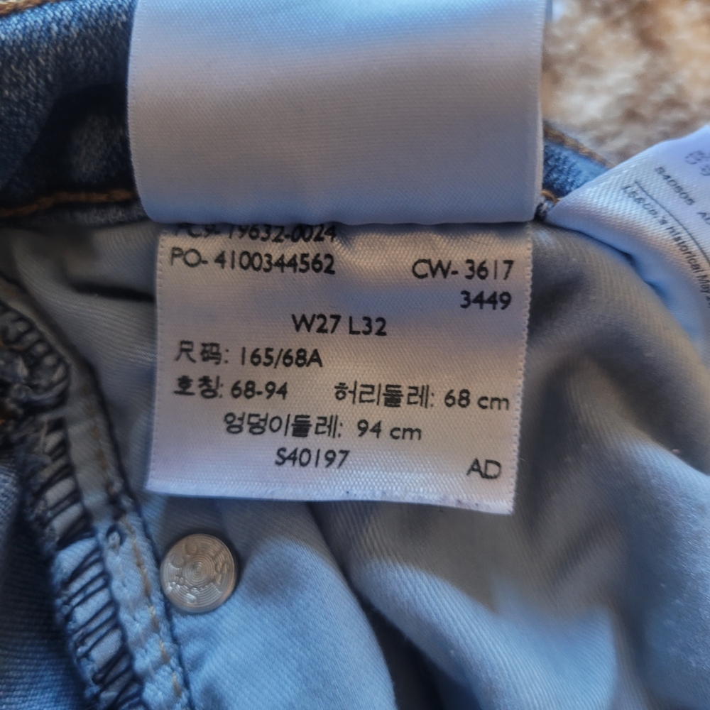 Levi's Women's Boot Cut Jeans in Light Blue. W27 X L 32 - Picture 3 of 5